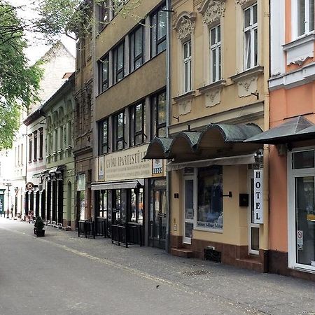 Kucko Panzio Gyor Apartment Luaran gambar