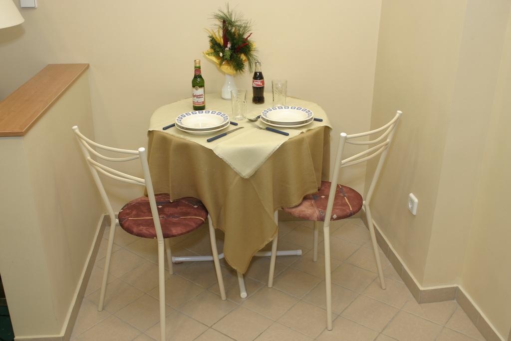 Kucko Panzio Gyor Apartment Luaran gambar
