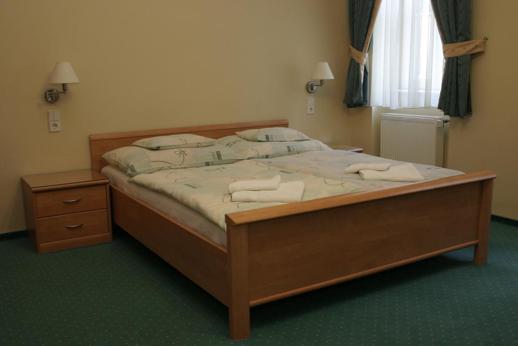 Kucko Panzio Gyor Apartment Luaran gambar